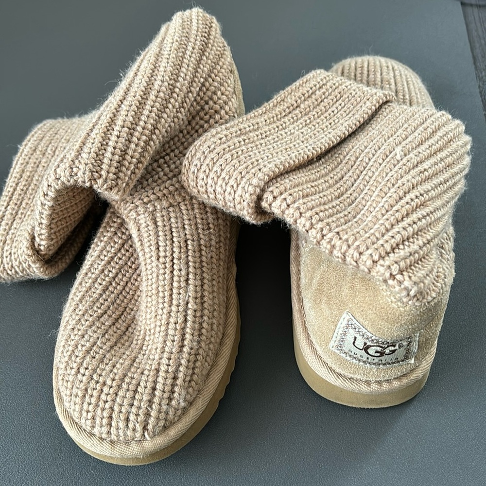 Ugg boots size 6 very comfortable Tan